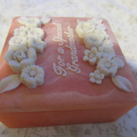 TRINKET DISH(BOX) FOR YOUR TREASURES/CERAMIC, WITH LID. - Picture 7 of 9